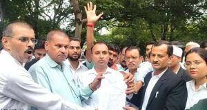 यूजीसी एक्ट के विरोध में अधिवक्ता संघ का प्रदर्शन, राष्ट्रपति के नाम सौंपा ज्ञापन