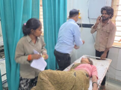 पति ने गुस्से में तोड़ा मोबाइल, क्षुब्ध पत्नी ने खाया ज़हर