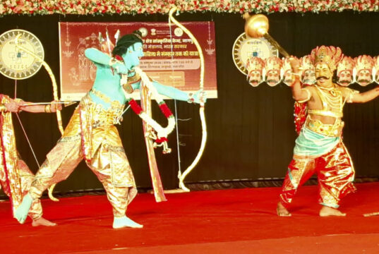 खजुराहो के शिल्पग्राम में रामलीला की भव्य प्रस्तुति, दक्षिण भारत की लोककलाओं ने मोहा मन
