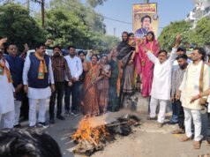 भाजपा महिला मोर्चा कार्यकर्ताओं किया प्रदर्शन, कांग्रेस सांसद फूंका पुतला